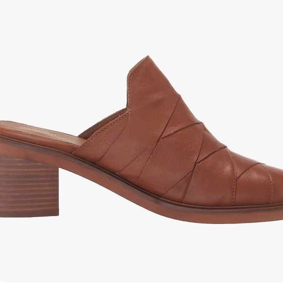 Seychelles Women's Masterpiece Clog in Tan - Picture 6 of 11